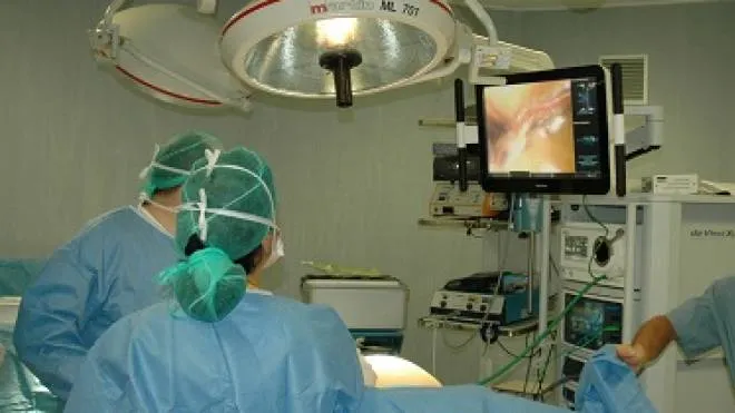 immagini FOLIGNO La chirurgia dell’obesità si completa con la tecnica robotica sala operatoria