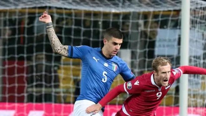 Italy's Gianluca Mancini  (L) and Liechtenstein's Simon Kuhne (R) in action during the UEFA EURO 2020 Group J qualifying soccer match Italy vs Liechtenstein at the Ennio Tardini stadium in Parma, Italy, 26 March 2019.ANSA/ELISABETTA BARACCHI