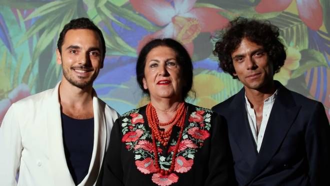Lucia Caponi con i figli Guido e Duccio (foto Marco Mori /New Pressphoto)