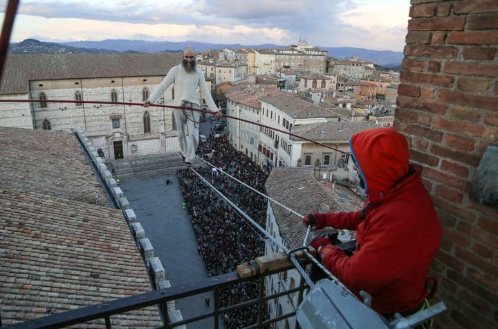 Il funambolo a Perugia (foto Crocchioni)