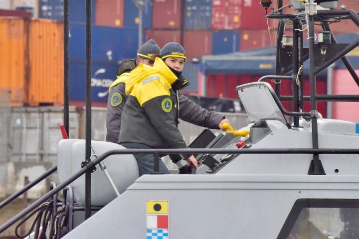 Livorno,  maxi sequestro di droga a bordo di un mercamtile da parte della Guardia di finanza (Foto Novi)