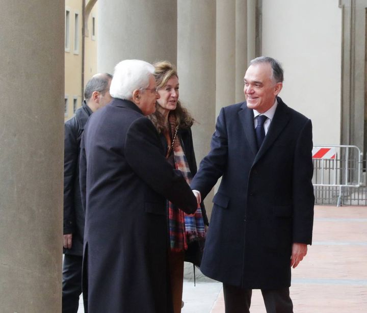 La stretta di mano al presidente della Regione Enrico Rossi (New Press Photo)