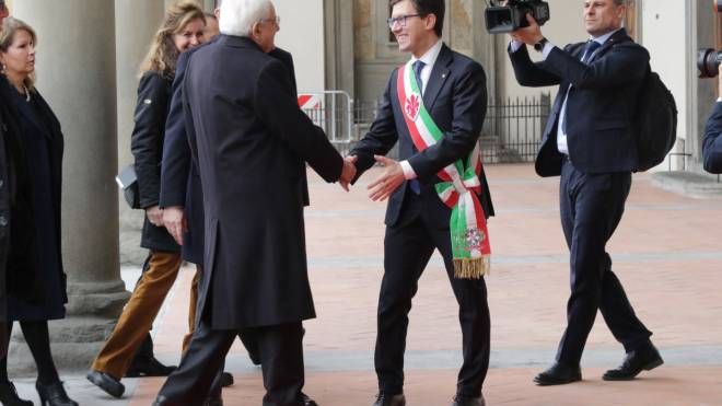 La stretta di mano al sindaco Nardella (New Press Photo)