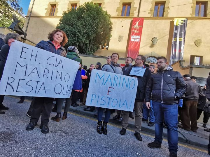 La protesta di fronte al Museo Marino Marini - Pistoia (Foto Castellani)