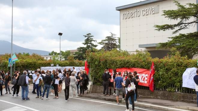 Osmannoro (Firenze). Roberto Cavalli,  la protesta dei dipendenti (Germogli)