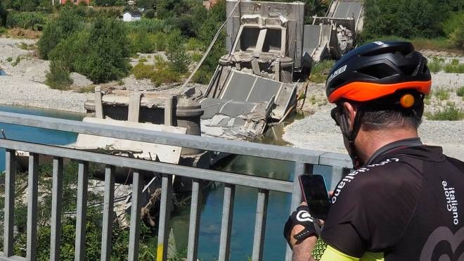 Albiano Magra (Massa Carrara), il ponte crollato (Pasquali) 