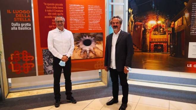 Gianmarco Piacenti con il presidente di Confindustria nazionale Bonomi alla mostra sui restauri a Betlemme svolasi in accasione del Meeting di Rimini 
