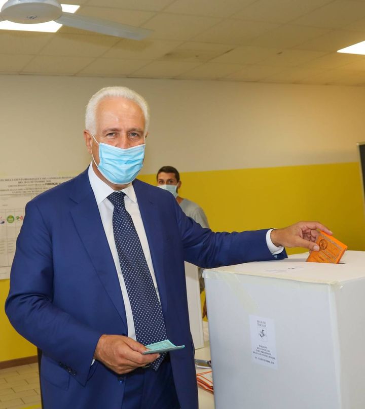 Eugenio Giani al voto (fotocronache Germogli)