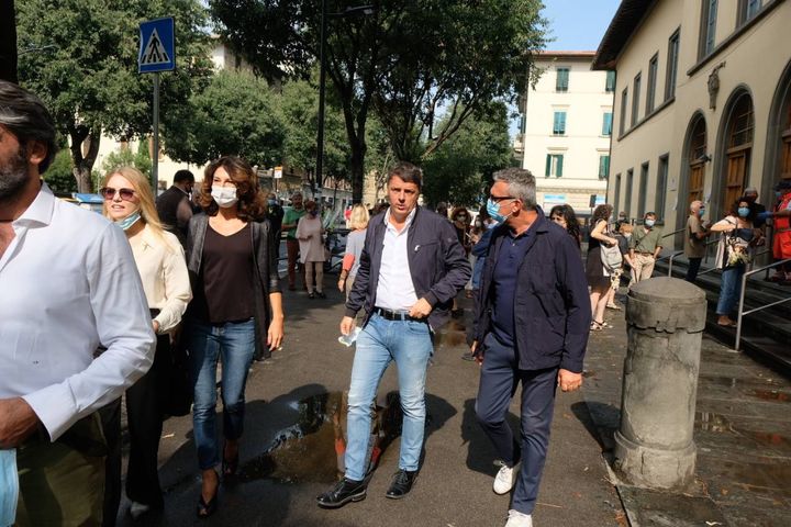 Matteo e Agnese Renzi al voto al seggio di viale Giannotti 