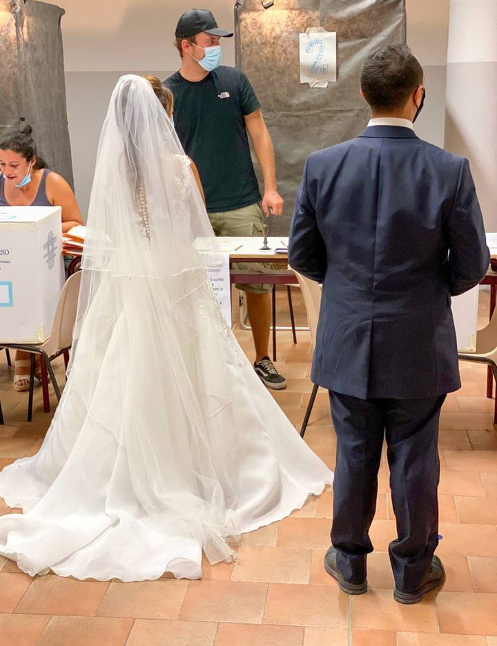 Campi Bisenzio (Firenze), coppia va a votare dopo le nozze (Germogli)