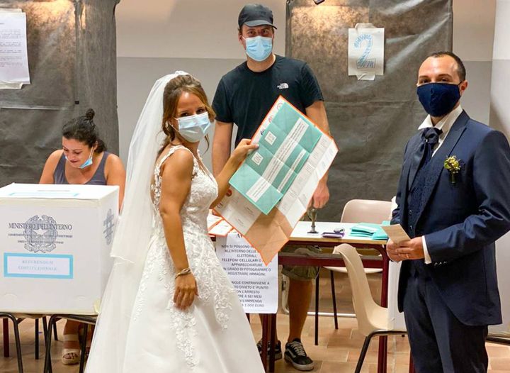 Campi Bisenzio (Firenze), coppia va a votare dopo le nozze (Germogli)