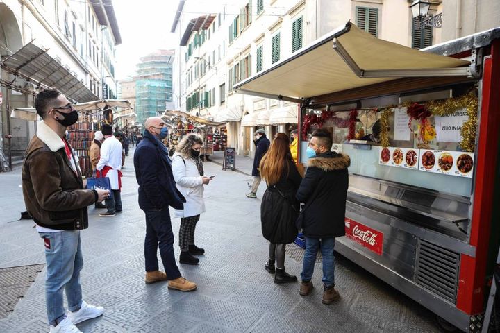 Il primo giorno in zona gialla a Firenze (New Press Photo)