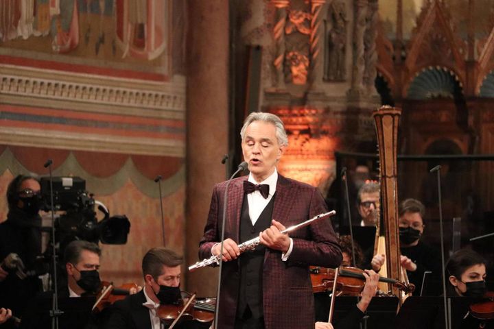 Il concerto di Natale di Andrea Bocelli ad Assisi (Ansa)