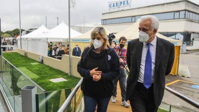 La visita di Giani al nuovo centro vaccinale di Empoli (foto Tommaso Gasperini/Germogli)