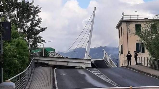 La Spezia, il ponte della Darsena di Pagliari cede durante la chiusura