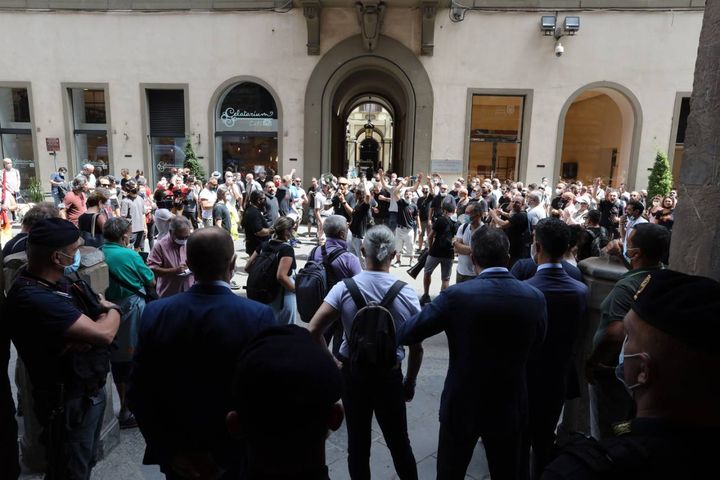 La protesta degli operai (New Press Photo)