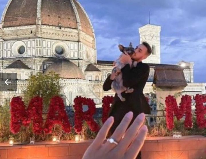 Il centrocampista della Fiorentina Gaetano Castrovilli sposerà la sua compagna Rachele Risaliti. La proposta di matrimonio con vista sul duomo di Firenze(Foto da instagram)