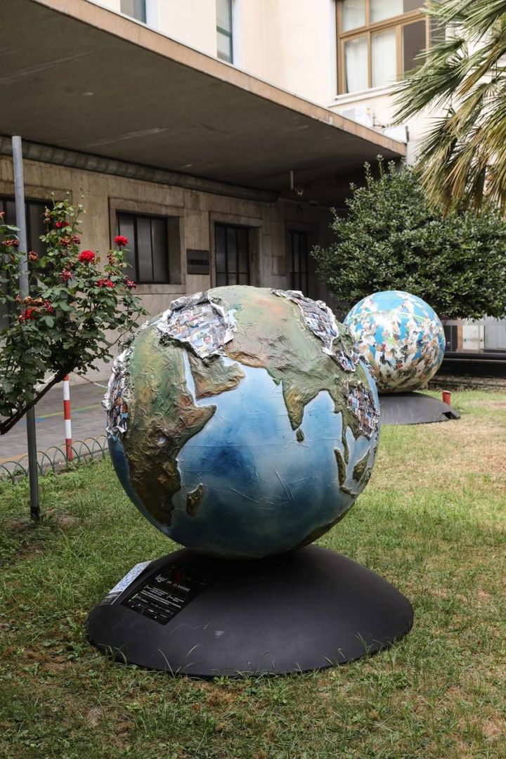 La "sfera" realizzata con il sostegno di "Luce!" (foto Giuseppe Cabras/New Pressphoto)