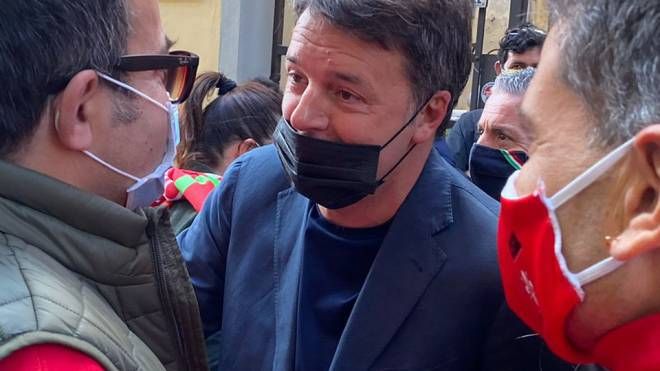Matteo Renzi al presidio alla Cgil di borgo dei Greci (Foto Marco Mori/New Press Photo)