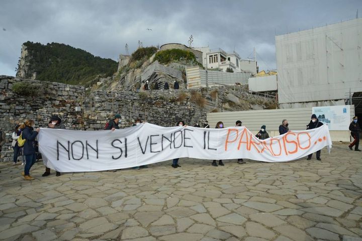 Porto Venere (La Spezia). Manifestazione contro l'asta dell'uliveto della Crocetta (Frascatore)