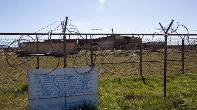 Terreni per la nuova base militare a Coltano, Pisa. La struttura dell'ex centro radar americano
(foto: Enrico Mattia Del Punta)
