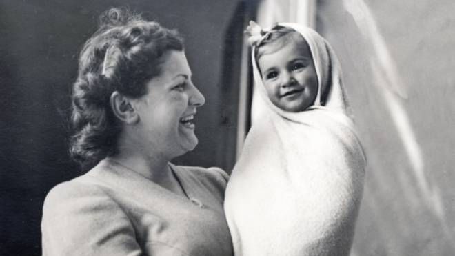 Wanda con la figlia Giovanna, 1943 circa

