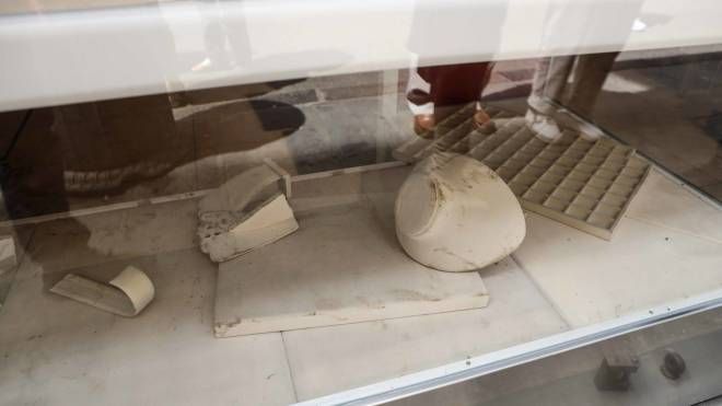 Il rocambolesco furto ai danni di una gioielleria nel centro di Firenze: i ladri passano dalle fogne  (New Press Photo)