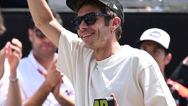 Valentino Rossi al Mugello per il ritiro del numero 46 (Ansa)