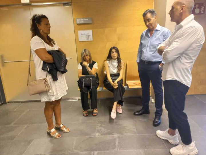 Omicidio Ciatti, seconda giornata di processo a Girona. Nella foto: la mamma, il papà, la sorella e gli zii di Niccolò Ciatti