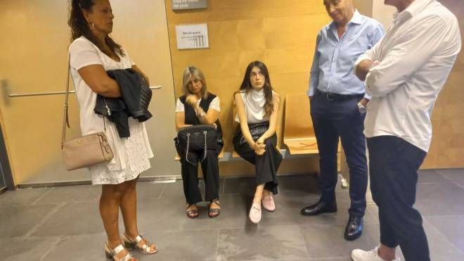 Omicidio Ciatti, seconda giornata di processo a Girona. Nella foto: la mamma, il papà, la sorella e gli zii di Niccolò Ciatti
