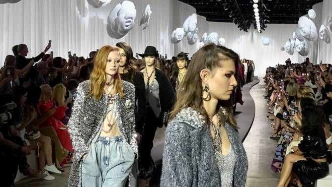 Firenze, la sfilata di Chanel alla Leopolda alla presenza di Penelope Cruz (Moggi/ New Press Photo)