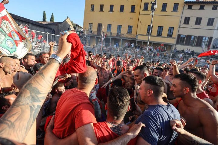 La festa dei Rossi (New Press Photo)