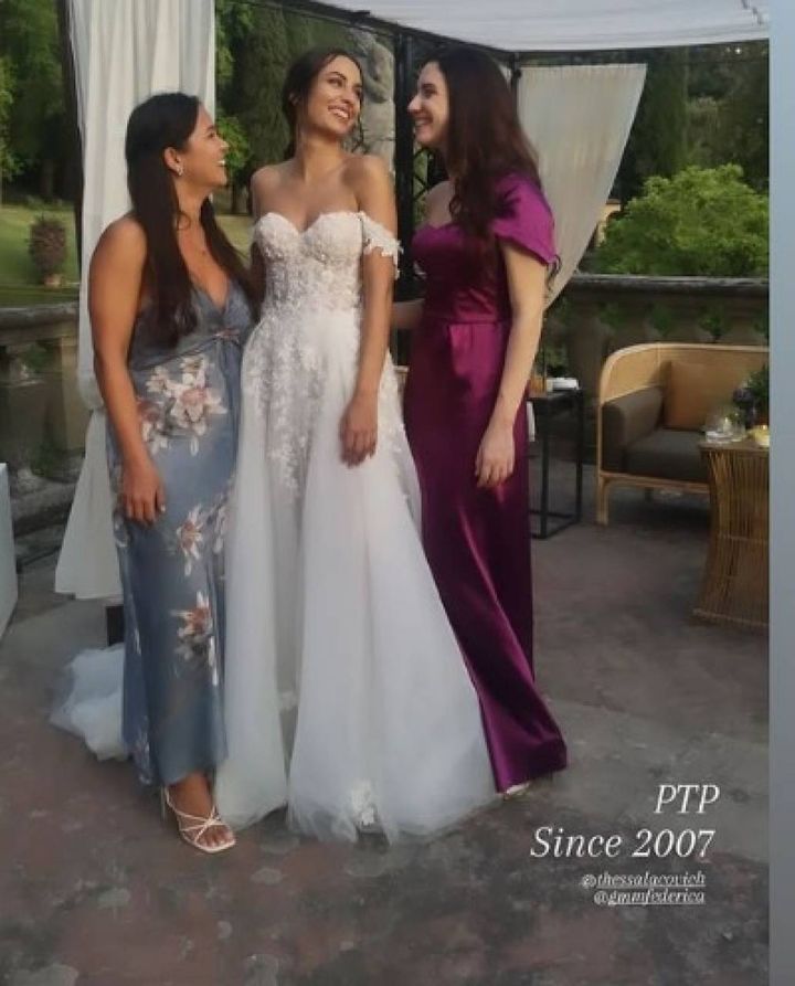 La sposa con due amiche