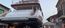 La poppa dello yacht mentre passa in via Coppino