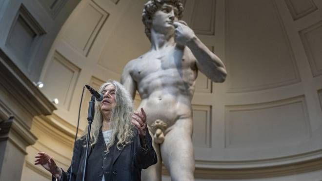 Firenze, Patti Smith canta alla Galleria dell'Accademia (Guido Cozzi)