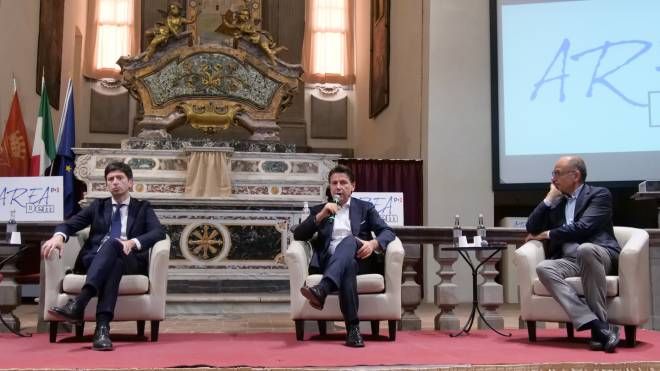 L'evento di AreaDem a Cortona, dove hanno partecipato tra gli altri Giuseppe Conte e Enrico Letta (Foto Cristini)