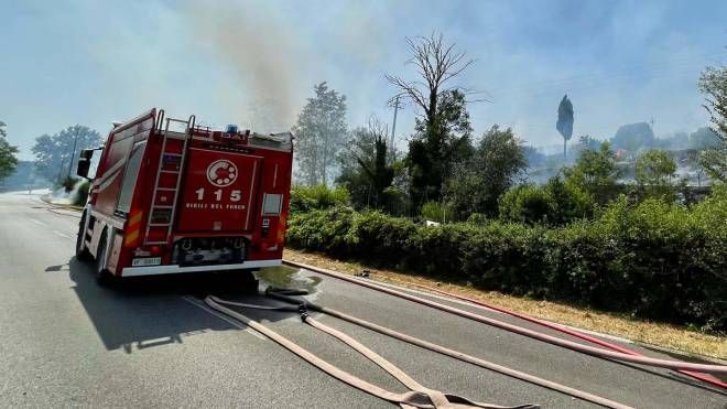 L'incendio di Ponte a Ema (New Press Photo)