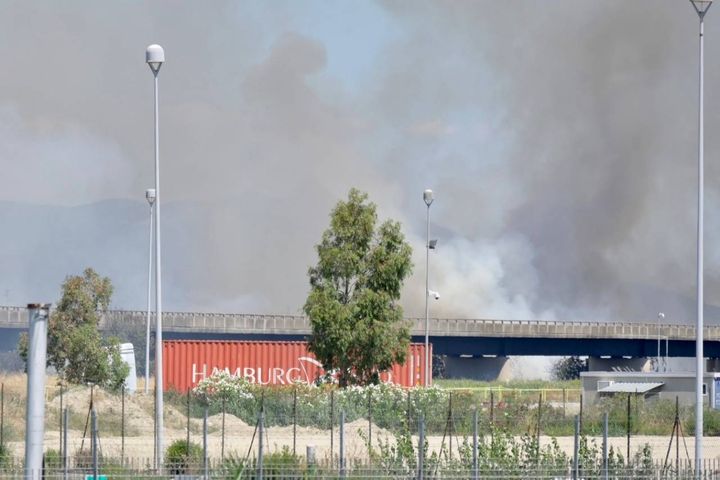 L'incendio in Fipili (Foto Novi)
