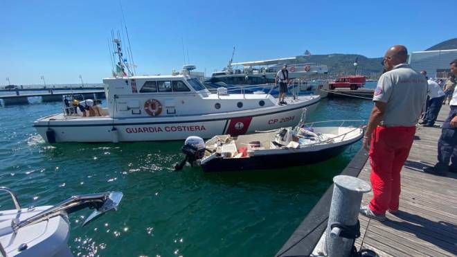 Isola del Tino (La Spezia), motoscafo investe barca di un pescatore (Foto Frascatore) 