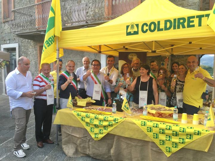 Lo stand di Coldiretti e il sindaco Novoa all'inaugurazione della kermesse