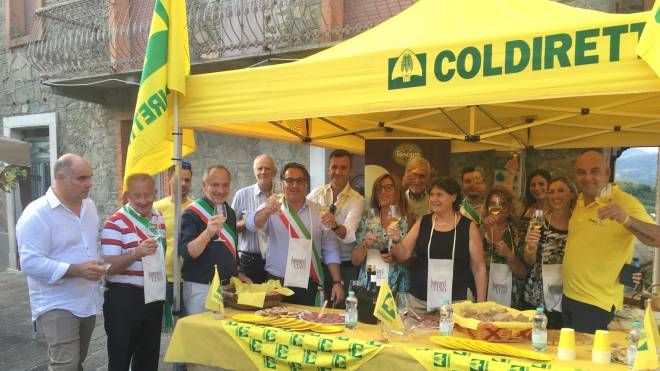 Lo stand di Coldiretti e il sindaco Novoa all'inaugurazione della kermesse