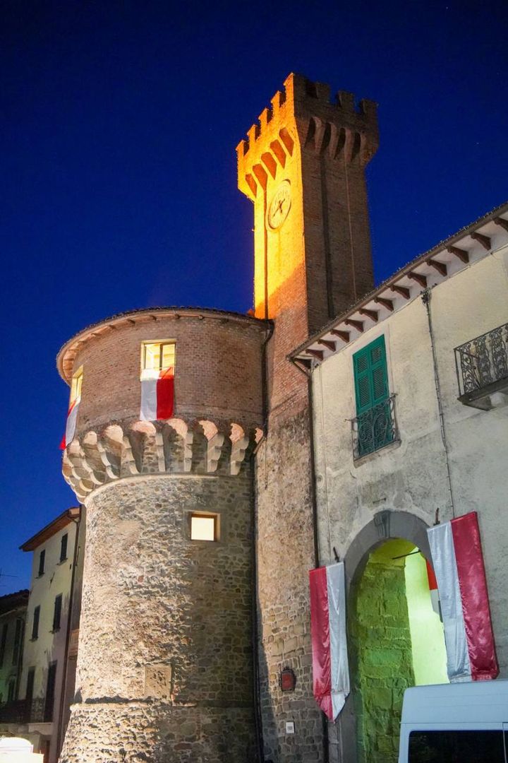 Un salto nel Medioevo, grande successo per la rievocazione a Castiglione di Garfagnana (Foto Borghesi)