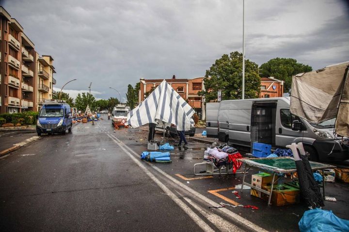Empoli, tromba d'aria distrugge il mercato
(foto Gasperini/Germogli)