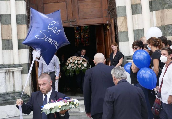 Funerali di Simone Bianchi, Prato dice addio al giovane medico (Foto Attalmi)