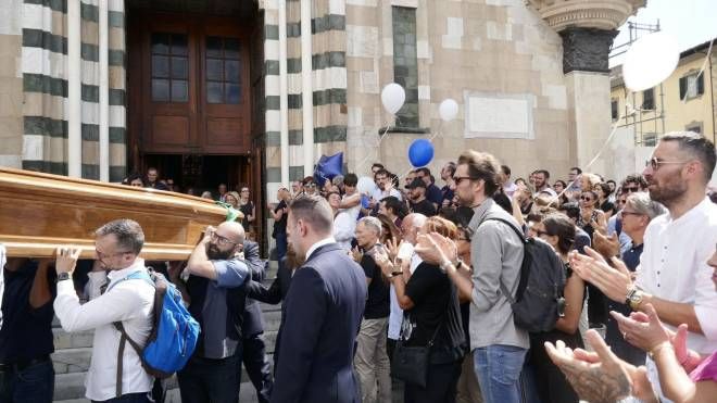 Funerali di Simone Bianchi, Prato dice addio al giovane medico (Foto Attalmi)