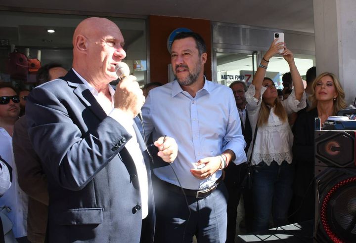 Matteo Salvini a Marina di Carrara dopo l'aggressione ai militanti della Lega (Foto Delia)