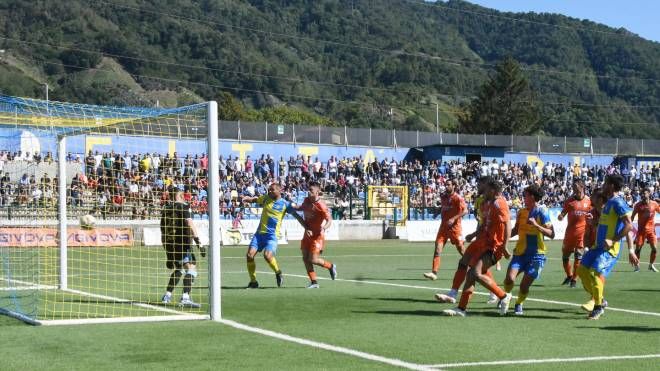 Carrarese-Virtus Entella 3-1: il gol di Giannetti (Delia)