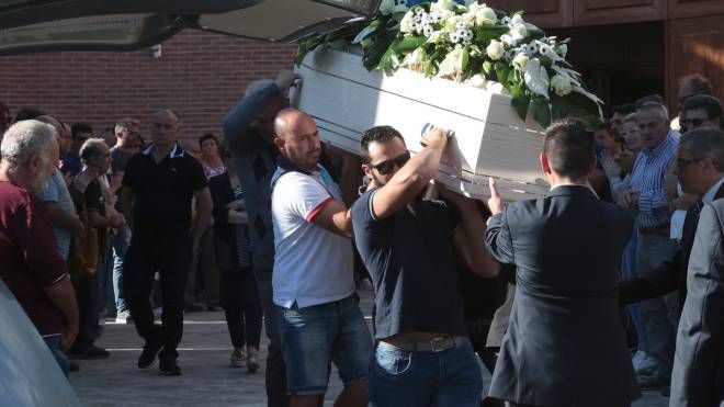 Il funerale di Stefano Sanna (foto Fabio Di Pietro)