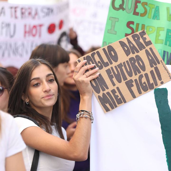 Fridays for Future a Firenze, migliaia di giovani in piazza. Le foto del corteo (Marco Mori / New Press Photo)