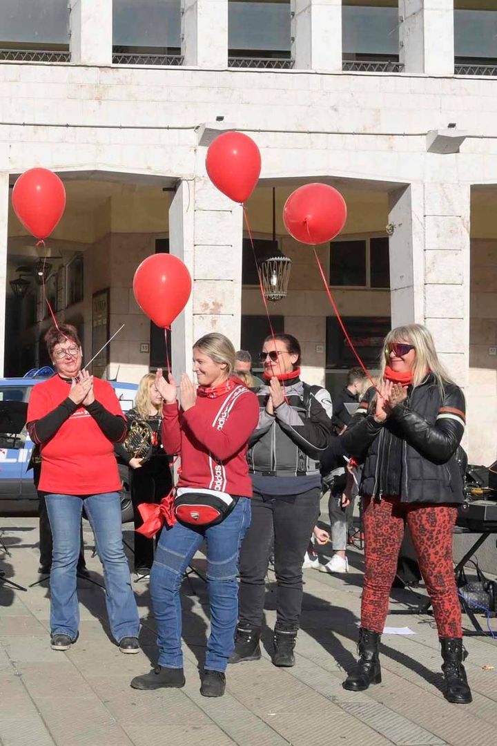 A Livorno donne in moto contro violenza e abusi (Foto Novi)
